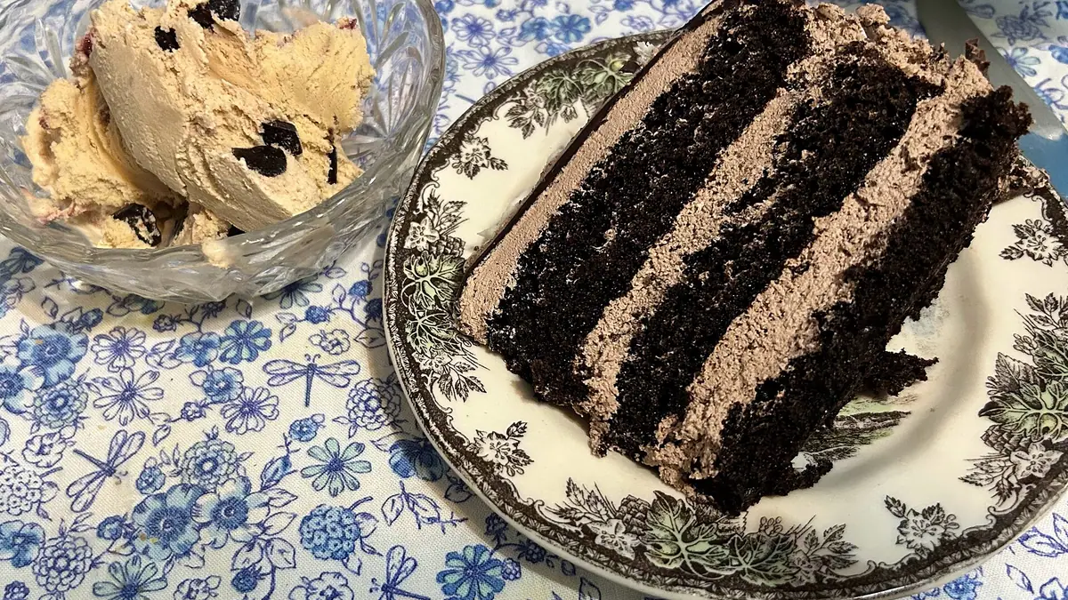 Doughnut Shop bakes